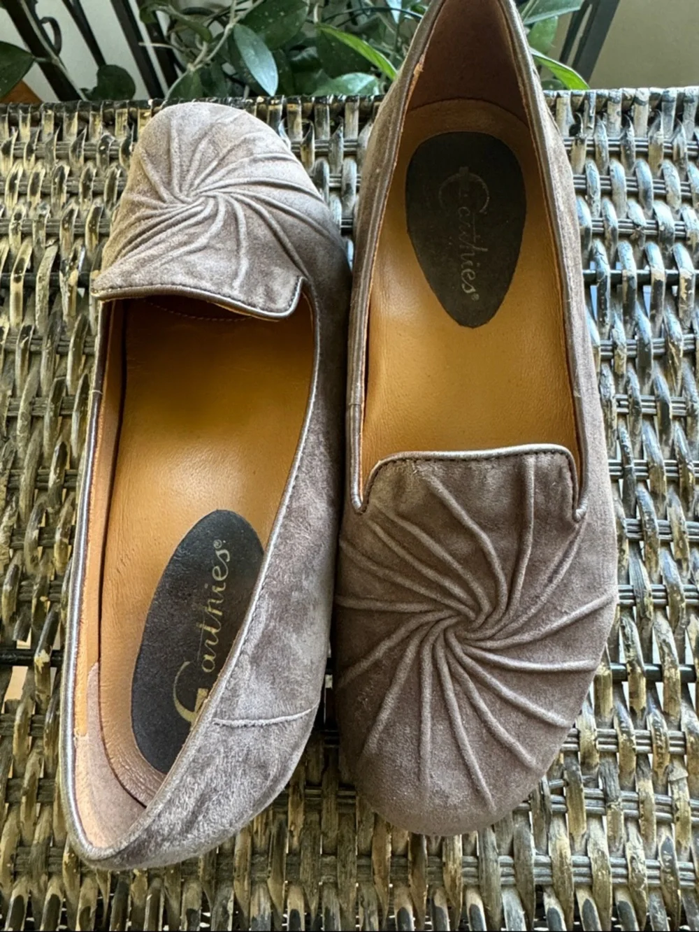 Earthies Zuma Dark Taupe Slip‎ on Loafer Women’s Size 5